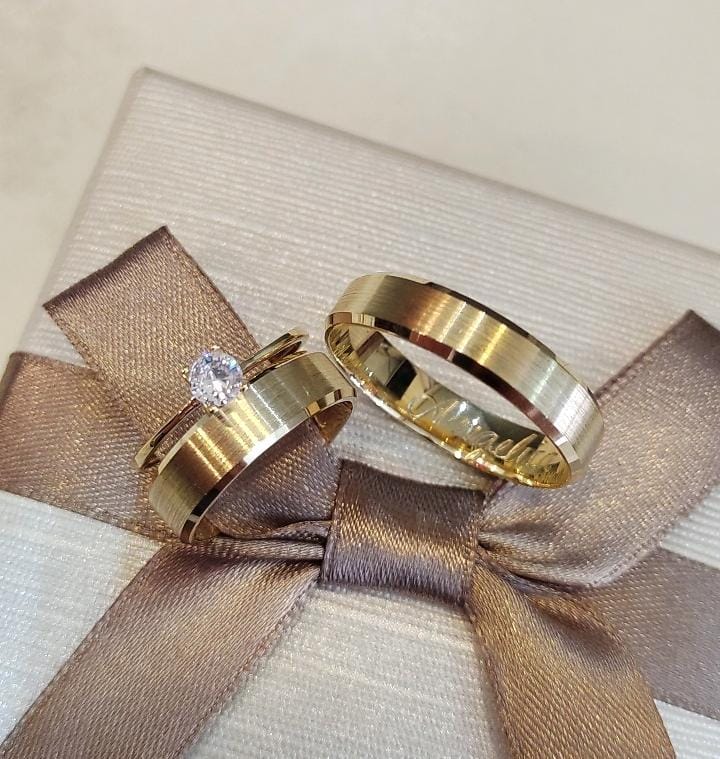 Par de Aliança Noivado/Casamento Ouro 750/18k - Catania 10mm Chanfrada –  Trevisan Alianças